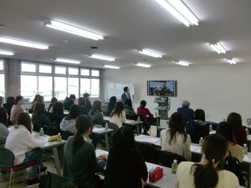 地元大学生が市場見学に訪れました！